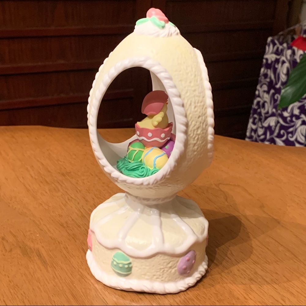 Springtime Rotating Musical Easter Egg - Picture 7 of 13